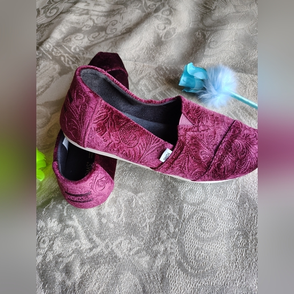 TOMS Women's Floral Burgundy Loafers - Picture 2 of 3